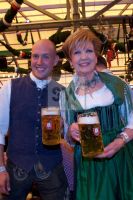 AXEL_SPRINGER_Oktoberfest_2019_-_Wiesn_Anstich_im_Schottenhamel_Carolin_Reiber_mit_OLI_P