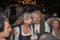 AXEL_SPRINGER_Oktoberfest_2019_-_Marstall_Festzelt_-_Thomas_Gottschalk_mit_Karina_Mro