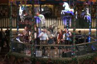 AXEL_SPRINGER_Oktoberfest_2019_-_Arnold_Schwarzenegger_MIT_RALF_MOELLER_im_MARSTALL_Festzelt_