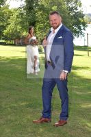 VICTORY_DAYS__POSING_BRIDEGROOM